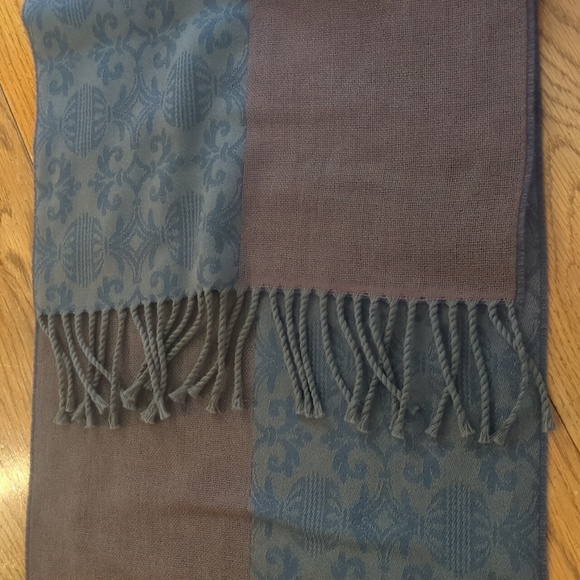 Cecchi e Cecchi Wool Shawl/Wrap/Fringe - Picture 2 of 3
